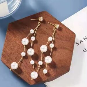 Chic Gold and Pearl Dangle Earrings
